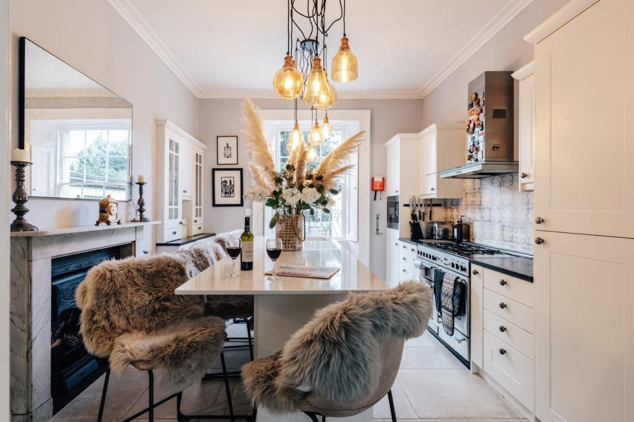 Central Townhouse With Garden & Free Parking Бат Экстерьер фото